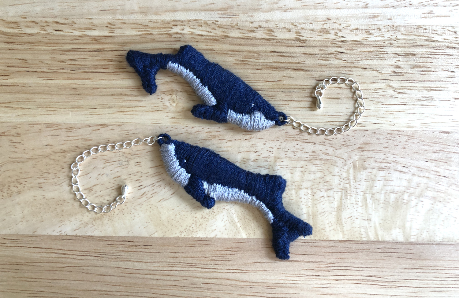 Blauwal Anhänger sticken
